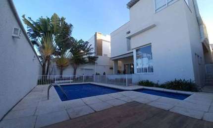CONDOMÍNIO RESERVA DA SERRA - 4 SUÍTES - 6 VAGAS - AT 525m² - AC 399m²