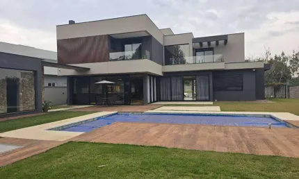Terra caxambú - 4 suítes - 4 vagas - at 1.070m² - ac 400m² - piscina