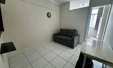 Kitão mobiliada, frente mar e com elevador no boqueirão em praia grande - sp