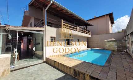 Oportunidade Única – Casa Ampla com Área Gourmet e Piscina à Venda.