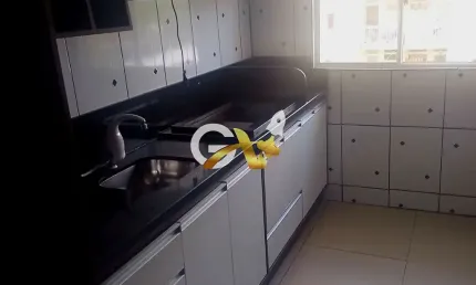 Apartamento semimobiliado 2 dormitórios com vaga coberta