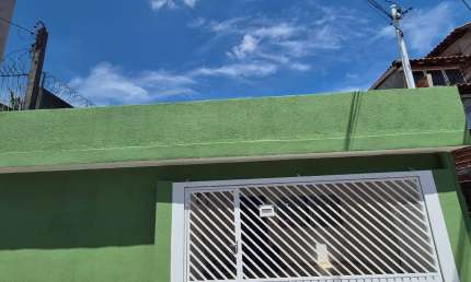 Casa Terrea, com 115 m2 em local privilegiado da Vila Santa Catarina.