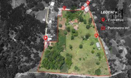 Chácara a 600 MTS do asfalto, Contendo 4 residências principais e 1 ponto comercial.