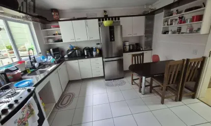 Sobrado com 3 dormitórios e 3 Suítes à venda, com 238 m² - Bom Retiro - Curitiba/PR