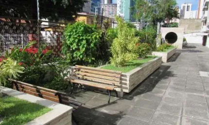 Apartamento em excelente localização. mobiliado, perto das avendidas domingos ferreira e ribeiro de brito.
