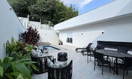 Casa no condomínio vale das águas em bragança paulista