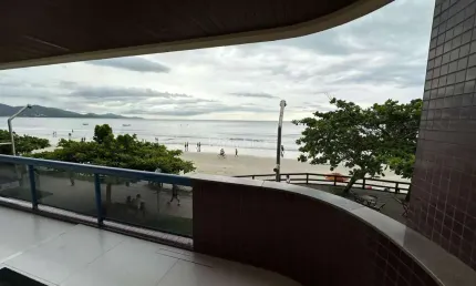 03 suítes finamente mobiliado pé na áreia , meia praia, itapema - sc