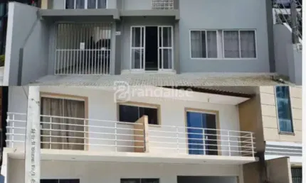 2 casas de 2 pisos cada, frente p/ duas ruas, Meia Praia, Itapema - SC
