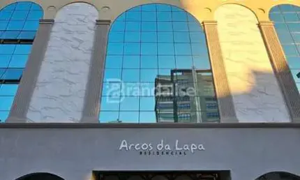 Mobiliado decorado bem localizado, Meia Praia, Itapema - SC