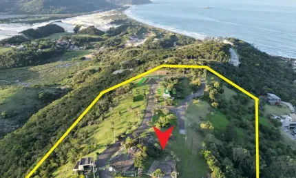 Terreno com vista linda para Praia de Garopaba. Localizado no condomínio Miradou