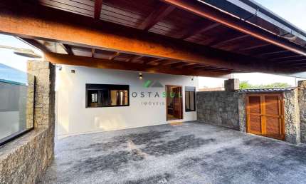 Casa completa, com acabamento de alto padrão e tecnologia integrada