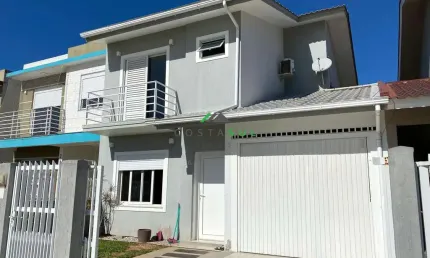 Sobrado com 3 dormitórios, sendo 1 suíte, localizado em região residencial.