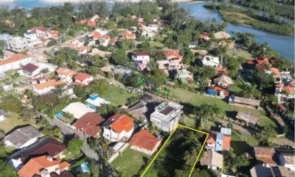 Terreno a venda localizado a 400m da Praia da Ferrugem.