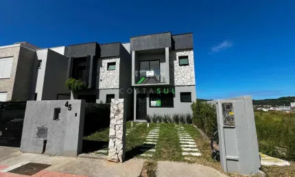 Casa de Alto Padrão à Venda no Loteamento Longaroni – Garopaba/SC
