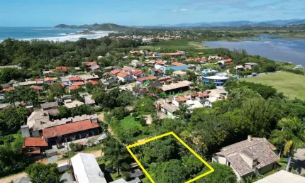 Lindo terreno a venda na da Praia da Ferrugem a 150m da Lagoa e a 800m da Praia.