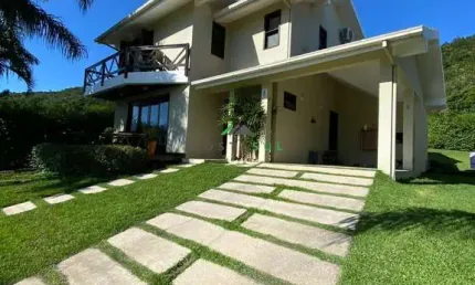 Casa Charmosa á venda no Jardim Panorâmico – Perto do Centro e da Praia | Garopa