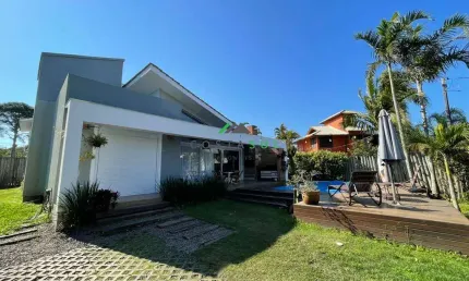 Casa Alto Padrão com Piscina no Condomínio Maranata - em frente à SurfLand