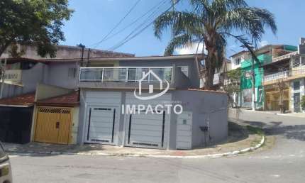 Sobrado com 3 dormitórios, varanda ampla e vaga para 3 carros