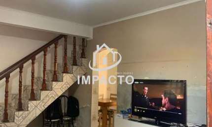 Sobrado com 3 dormitórios, 2 vagas e quintal amplo à venda