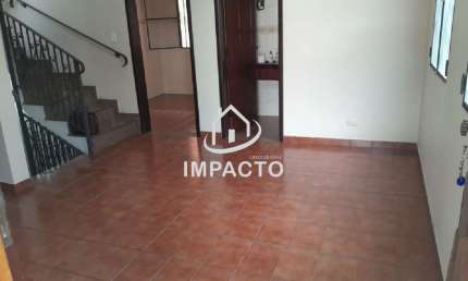Casa com 3 quartos sendo 1 suíte + quarto para empregada