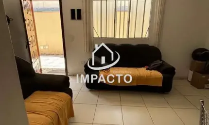 Sobrado em condomínio com 3 dormitórios sendo 1 suíte e 1 vaga à venda