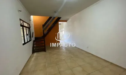 Sobrado com 3 dormitórios sendo 1 suíte e 1 vaga de garagem
