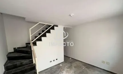 Sobrado em condomínio com 2 dormitórios sendo 1 suíte e 1 vaga à venda