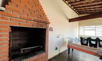 Casa com 3 Quartos e 2 banheiro à Venda, 138m²Jardim Saint Moritz - Taboão da Serra, SP