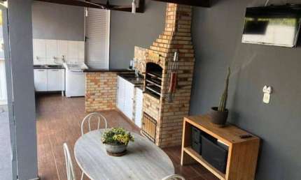 Casa com 3 Quartos e 2 banheiro à Venda, 138m² Parque Fernando Jorge - Cubatão, SP