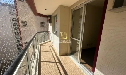 Apartamento de 2 quartos sendo 1 suíte na quadra  da praia