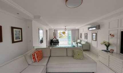Cobertura duplex, localizada no Jardim Icaraí, com elevado padrão de acabamento, e com vista livre.