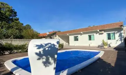 Linda Casa com Piscina na Praia da PInheira, Palhoça/SC.