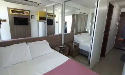 Flat à Venda - Porteira Fechada 290.000mil à 50m da Praia - Nascente, com Varanda