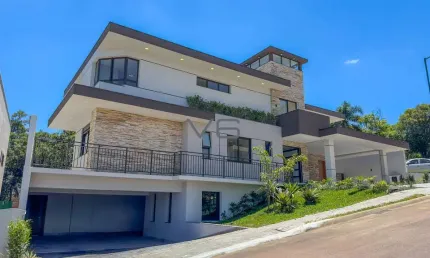 Casa alto padrão com 5 suítes 567,61m² com piscina de borda infinita, bosque privativo e espaço gourmet - Imperdível!