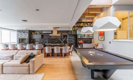 Casa Alto Padrão com 4 quartos, 514m² privativos, 6 vagas de garagem, no Água Verde, Curitiba - PR.