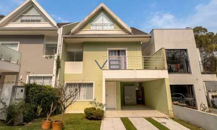 Casa em Condomínio, com 4 dormitórios, 180 m² privativos, 2 vagas de garagem, no Santa Cândida, Curitiba - PR.