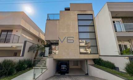 Casa em Condomínio com 3 quartos, 257 m² privativos, 3 vagas de garagem, no Fazendinha, Curitiba - PR.