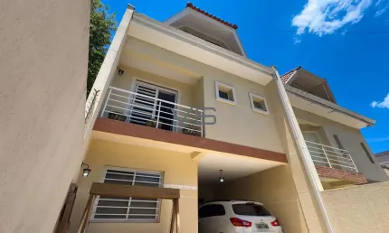 Sobrado Alto Padrão com 174 m² privativos, 4 quartos, 2 vagas de garagem, no Ecoville, Curitiba - PR.