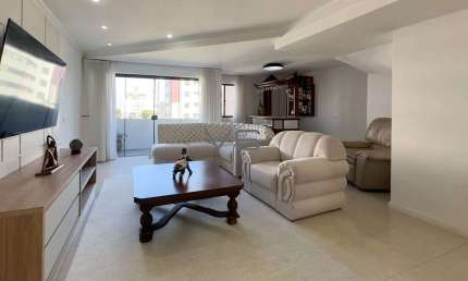 Cobertura Duplex com piscina, 3 quartos, 211 m² privativos, 3 vagas de garagem, no Água Verde, Curitiba - PR.