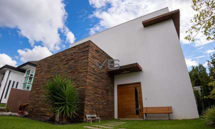 Casa mobiliada de Alto Padrão com 365 m² privativos, 4 suítes, 8 vagas de garagem, no Alphaville Graciosa