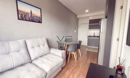 Apartamento studio semimobiliado com 31 m² privativos, no Portão, Curitiba - PR.