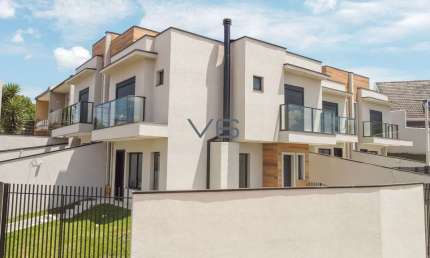 Sobrado padrão com 3 quartos, 94m² privativos, no Atuba, Curitiba - PR.