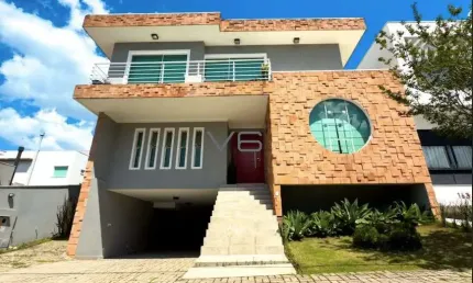 Casa mobiliada de Alto Padrão com 4 Quartos, 290 m² privativos, 4 vagas de garagem, no bairro Santa Felicidade.
