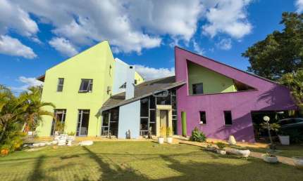 Casa com  624 m² privativos, 5 quartos, 3 suítes, 4 vagas de garagem, no Mercês, Curitiba-Pr