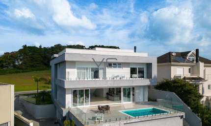 Casa Alto Padrão com 4 suítes, 583 m² privativos, 4 vagas de garagem, no Alphaville, Pinhais-PR.