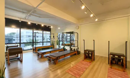 Sala comercial com 132,59 m², 2 vagas de garagem, no cabral, curitiba-pr.