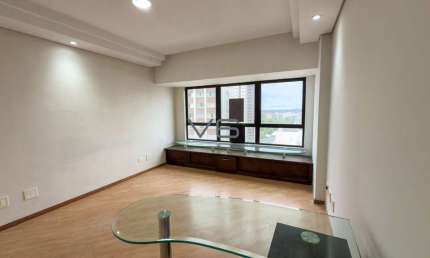 Sala comercial Em edifício com 34,23 m² privativos, no Água Verde, Curitiba - PR.