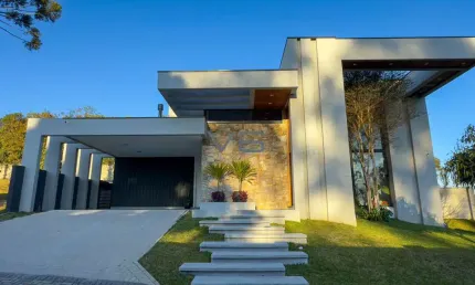 Casa Alto Padrão com 320,83 m² privativos, 4 quartos, 3 vagas de garagem, em São Braz, Curitiba-PR.