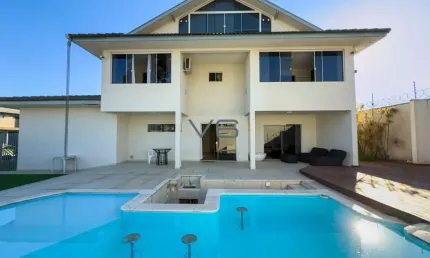 Casa em condomínio com 474 m² privativos, 4 suítes, 4 vagas de garagem, em santa felicidade, curitiba - pr.