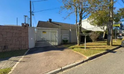 Casa com 4 dormitórios e 1 suíte, 266m² privativos, 6 vagas de garagem, em Santa Felicidade, Curitiba -PR.
